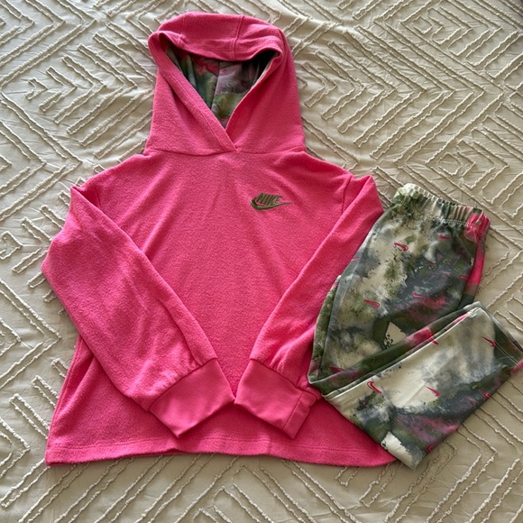 Nike Bundle - Picture 1 of 7